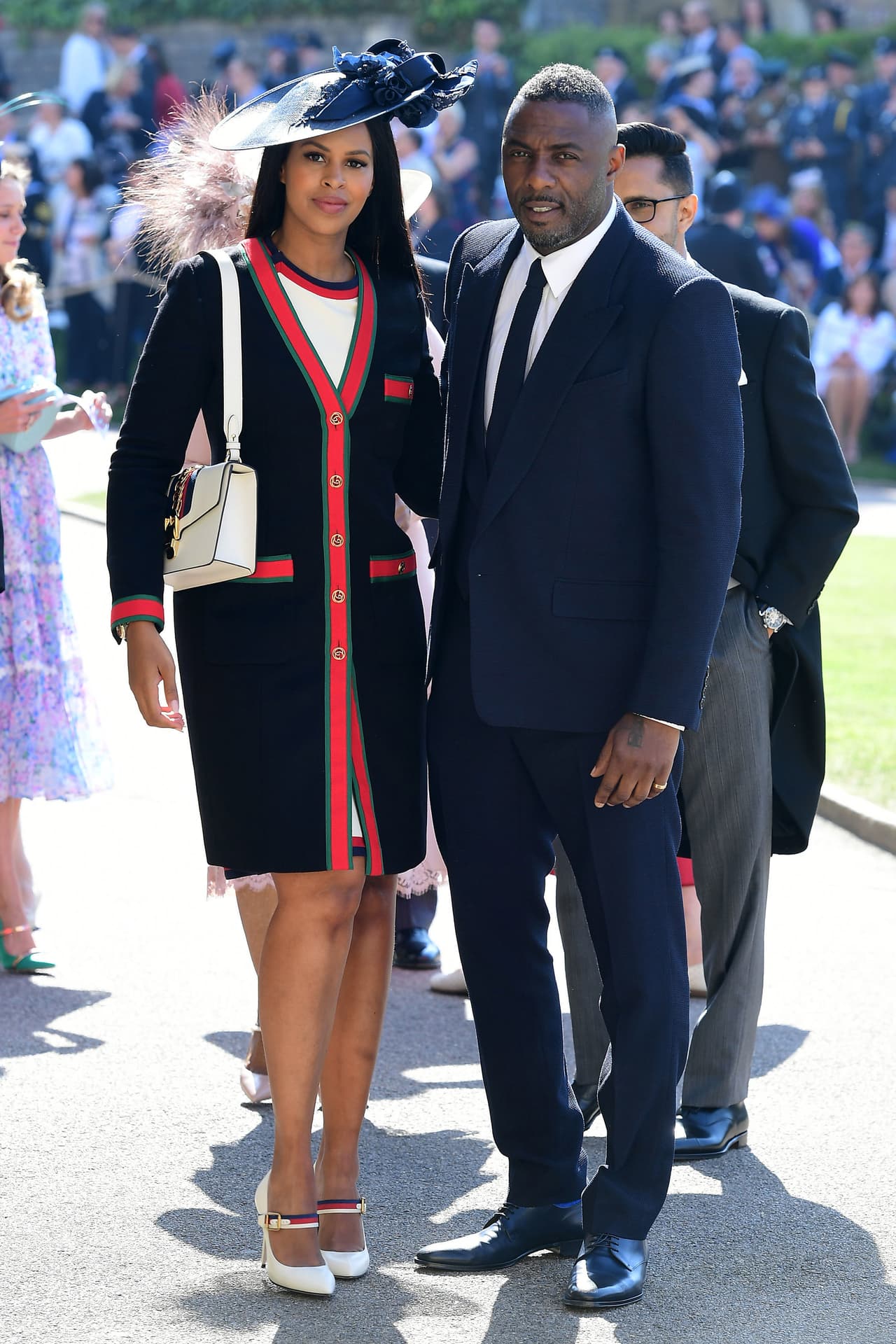 <b>Totalmente Gucci</b>
<br>Otro de los
<i>looks</i> que llamaron poderosamente la atención de las redes fue el elegido por Sabrina Dohwre, prometida del actor británico Idris Elba. Su vestido, el suéter largo, los zapatos y el bolso eran todos de la marca Gucci -un exceso para algunos exigentes fashionistas.