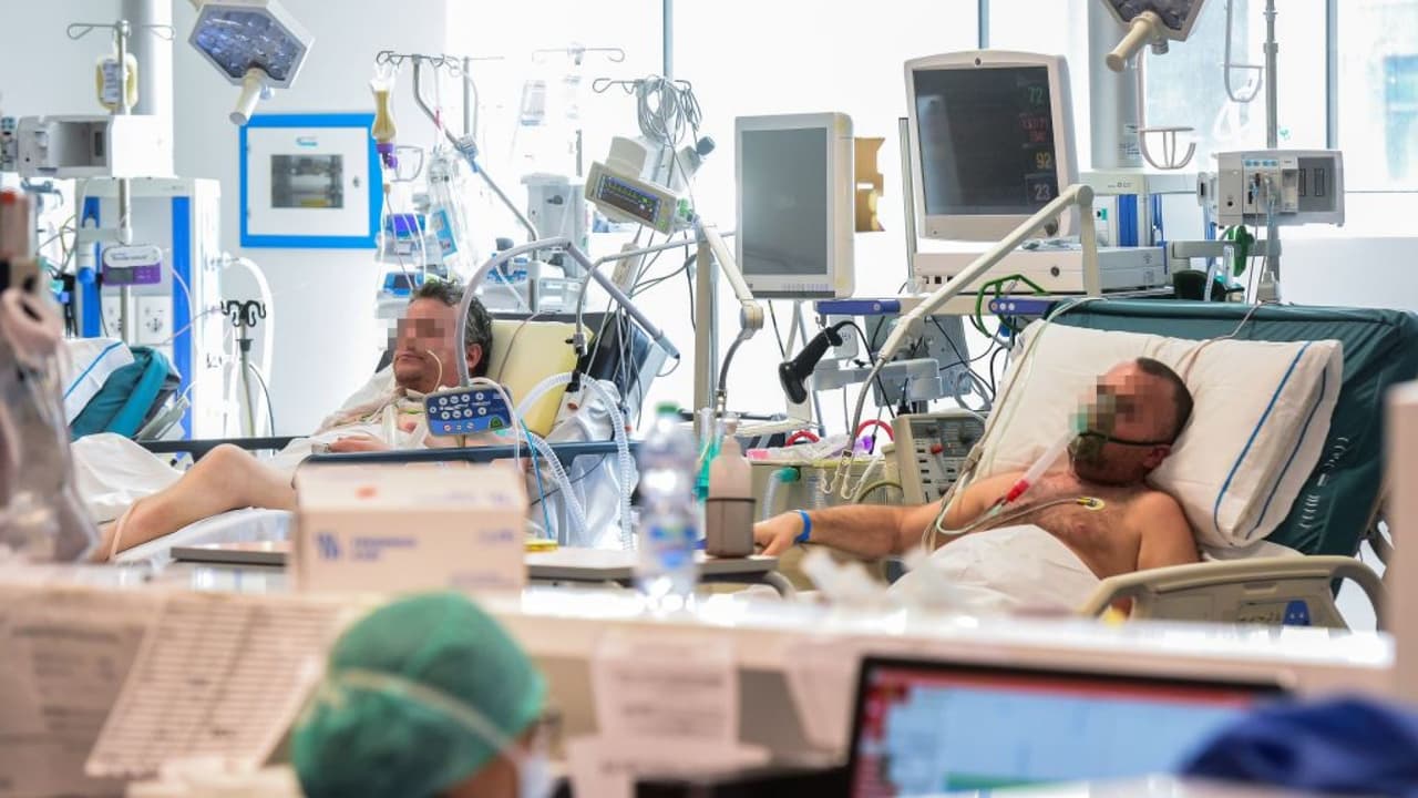 Ola de pacientes con coronavirus que llegan desde Miami-Dade satura hospitales de Broward