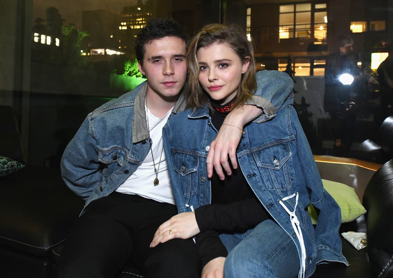 Su nueva aparición sorprendió a muchos, ya que Brooklyn Beckham llevaba una relación intermitente desde el 2014 con la actriz Chloë Grace Moretz.
