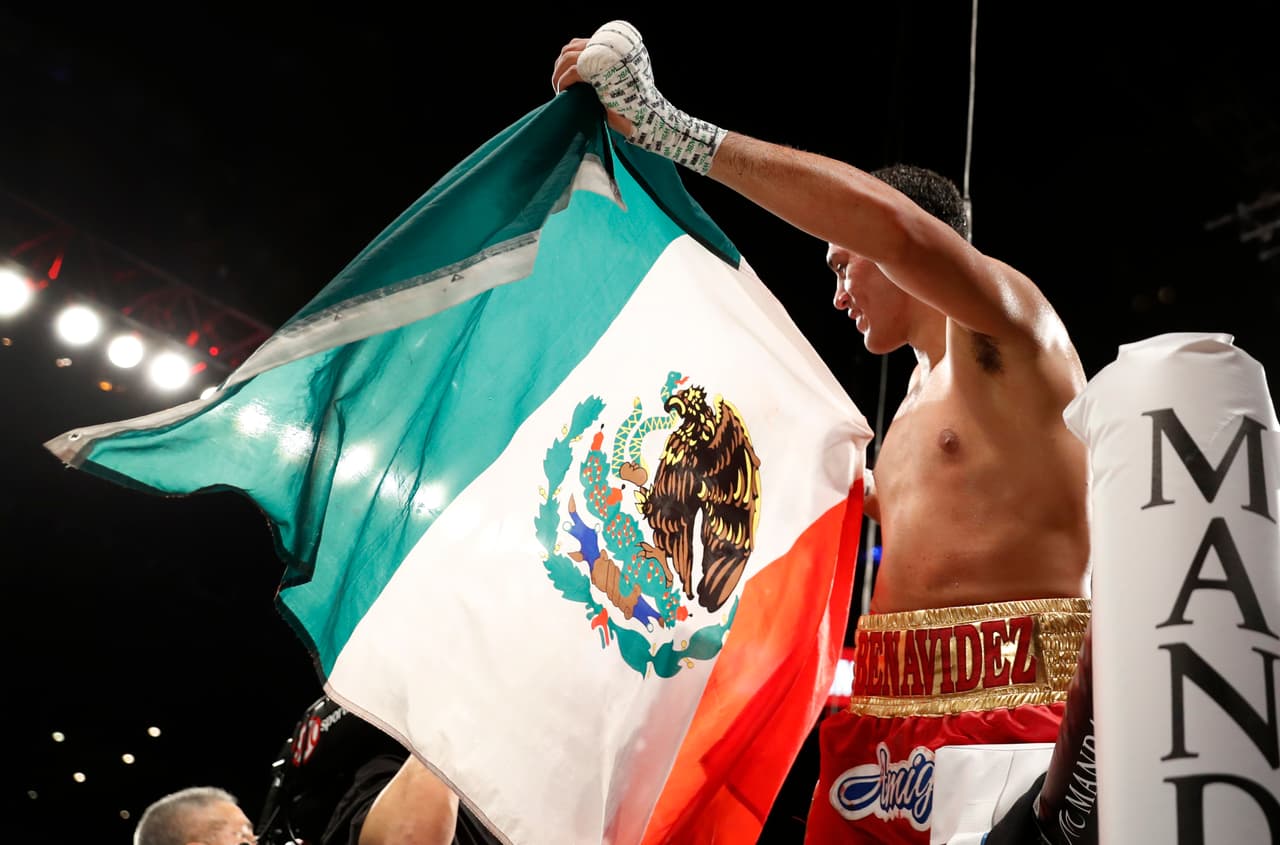 Benavidez es el campeón más jóven en la historia de los supermedianos.