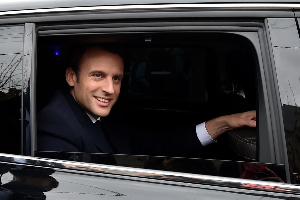 Según los resultados dados a conocer la tarde del domingo 23 de abril, el candidato de centro Emmanuel Macron se disputará con Marine Le Pen la presidencia de Francia en la segunda vuelta de las elecciones de ese país el próximo 7 de mayo. Foto: PHILIPPE HUGUEN/AFP/Getty Images.