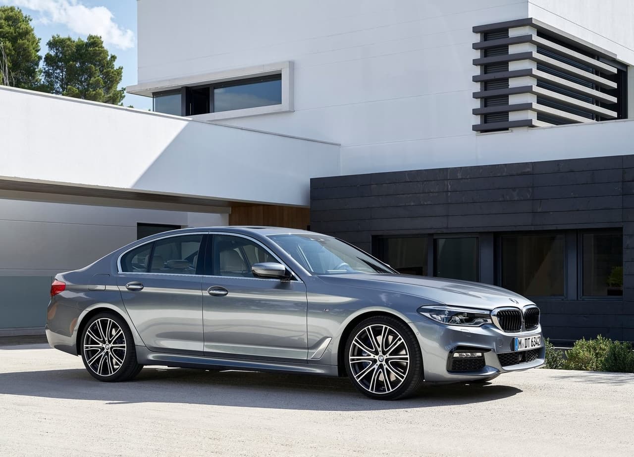<h3 class="cms-H3-H3"><b>BMW 5 Series</b></h3>
<br>
<br>
<b>Precio promedio: </b>35,973 dólares
<br>
<b>Porcentaje promedio por debajo del valor de mercado: </b>10.7%
<br>
<b>Ahorro promedio: </b>4,517 dólares