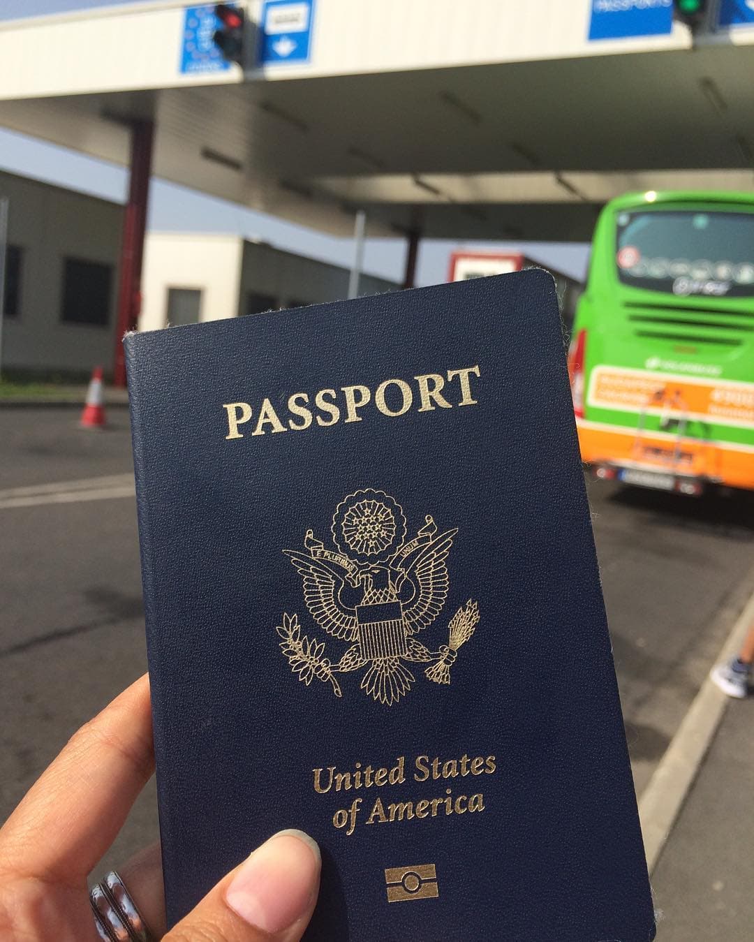 “Estaba en Indiana y vi una calcomanía contra Pence. ‘Pence se tiene que ir’, decía. Y pensé en lo grande que va a ser su influencia ahora”.
<br>