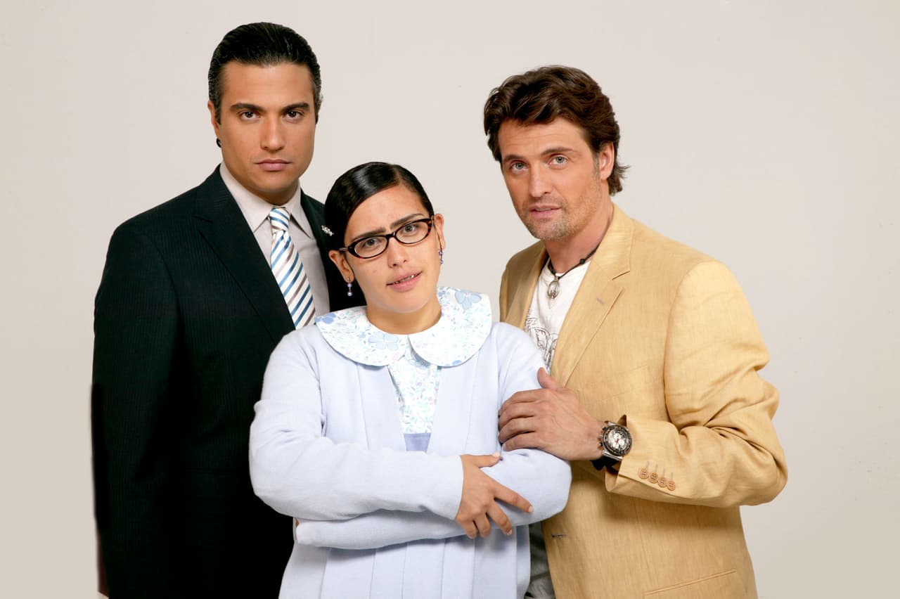 <b>Angélica Vale en ‘La fea más bella’ </b>
<br>Encabezada por Angélica Vale y Jaime Camil, ‘La fea más bella’ llegó a la televisión en 2006 y fue un ‘remake’ de ‘Yo soy Betty, la fea’ que se estrenó en Colombia en los años 90.