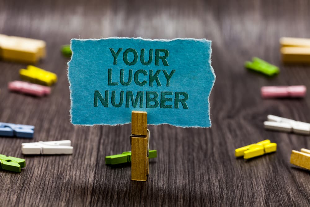 Vas a estar muy afortunado en cuestiones del azar, y eso se revelará por números que tendrás en sueños y clarividencias o personas, que tomarás como coincidencia. Cuando tengas ese número, no dejes de usarlo en algún tipo de concurso, sorteo, rifa lícita y verás qué bien te va.
<br>