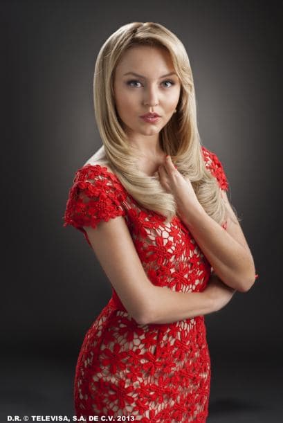 Para interpretar a 
<i>Montserrat Mendoza</i> cambió de look. Angelique se mostró con el pelo rubio, tal como la conocimos al inicio de su carrera.