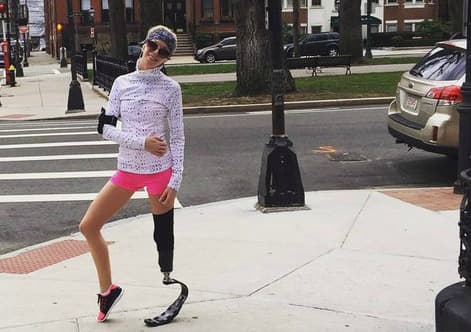 Bailarina, víctima de los atentados en el Maratón de Boston, corre a pesar de que perdió la pierna