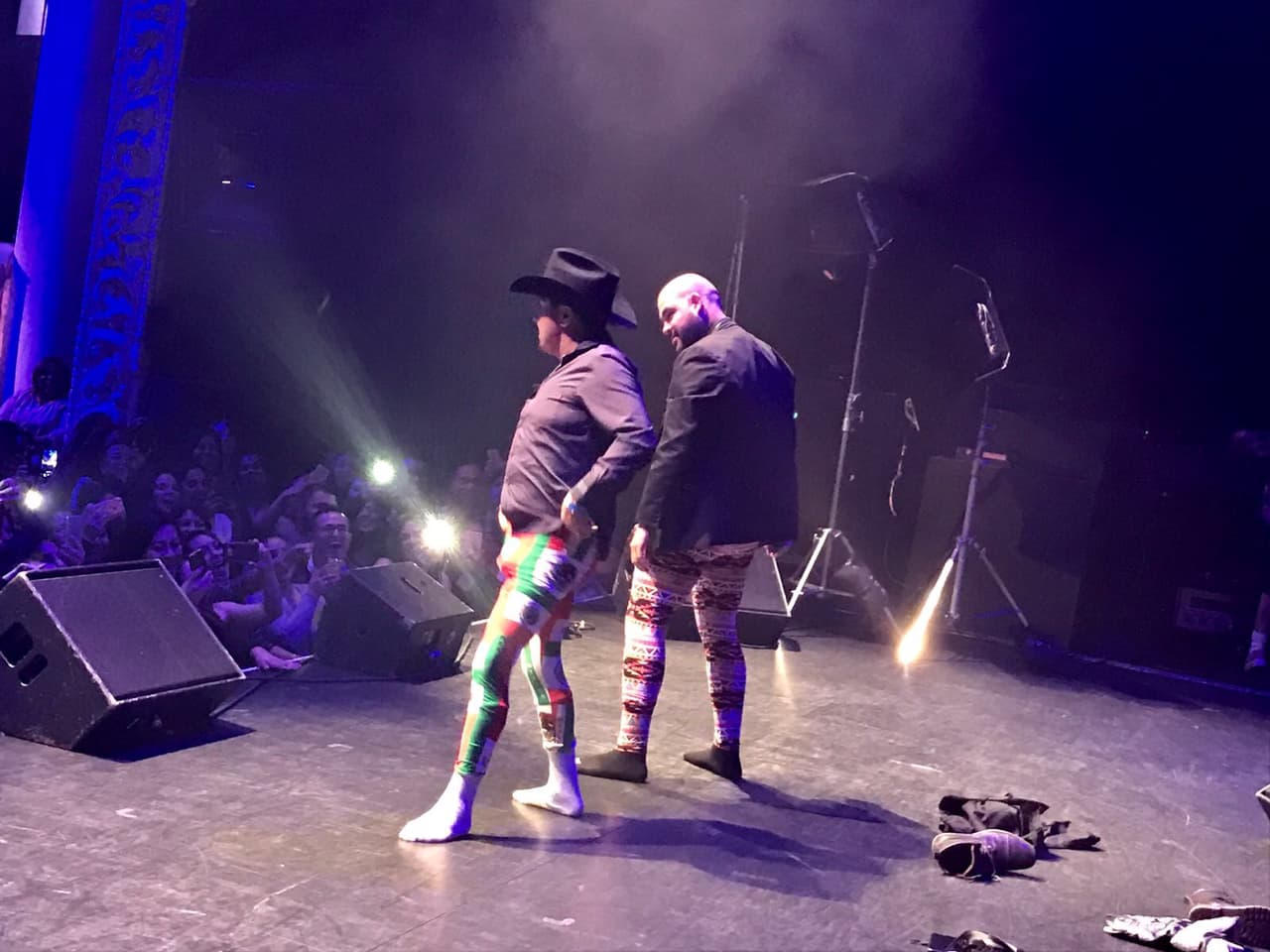 'El Bueno, La Mala y El Feo' se robaron el show durante concierto privado en Los Ángeles.