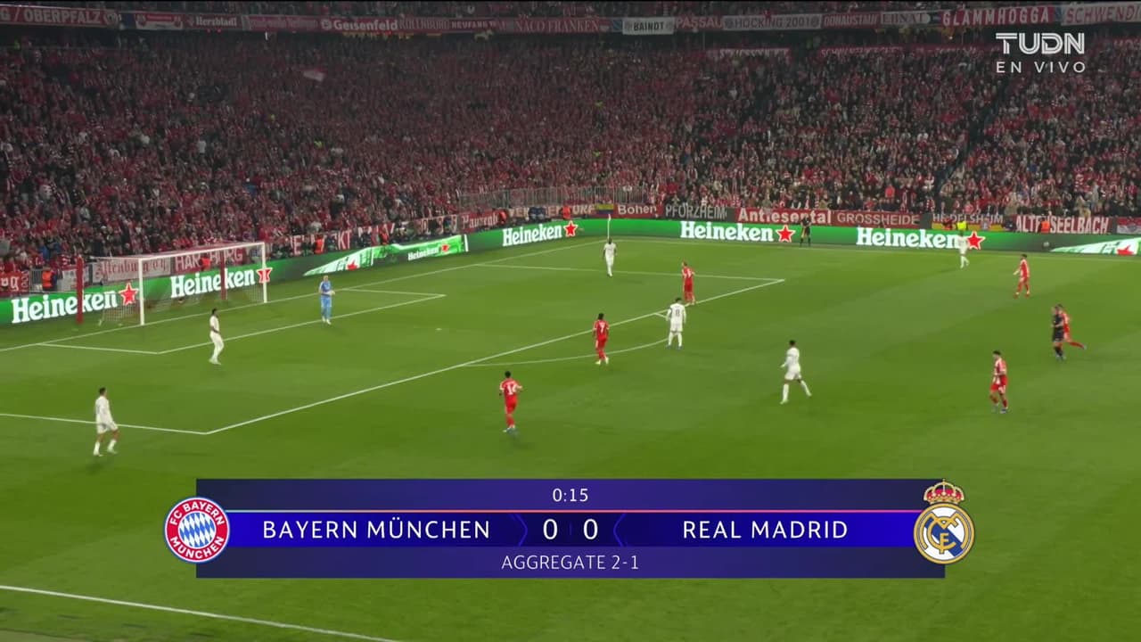 Arranca el partido y la pelota está en juego.