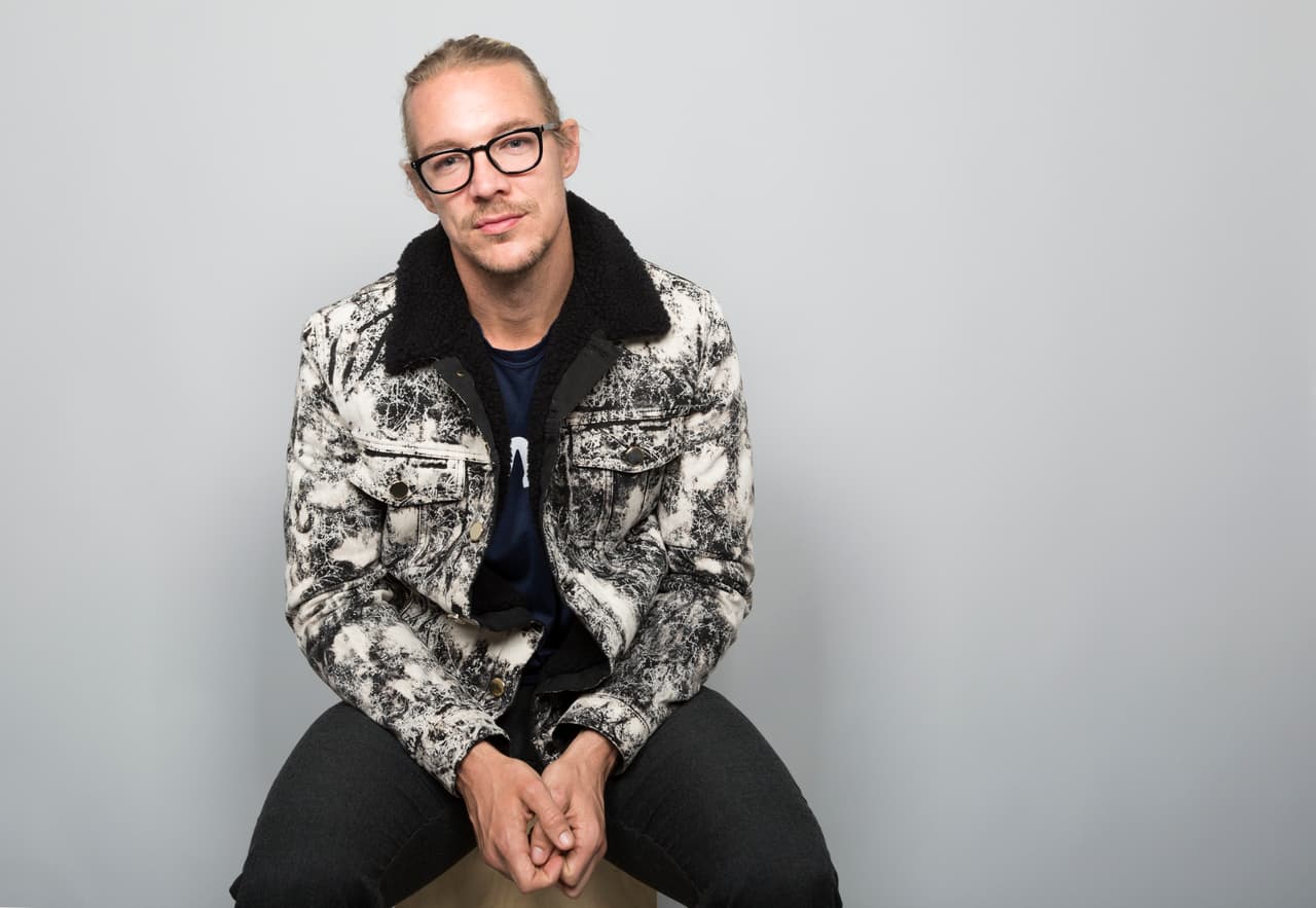 El intempestivo enlace matrimonial fue transmitido en vivo a través de la cuenta de Instagram del famoso 
<b><a href="https://www.instagram.com/diplo/?hl=es-la" target="_blank">DJ Diplo</a></b>, amigo de la pareja.