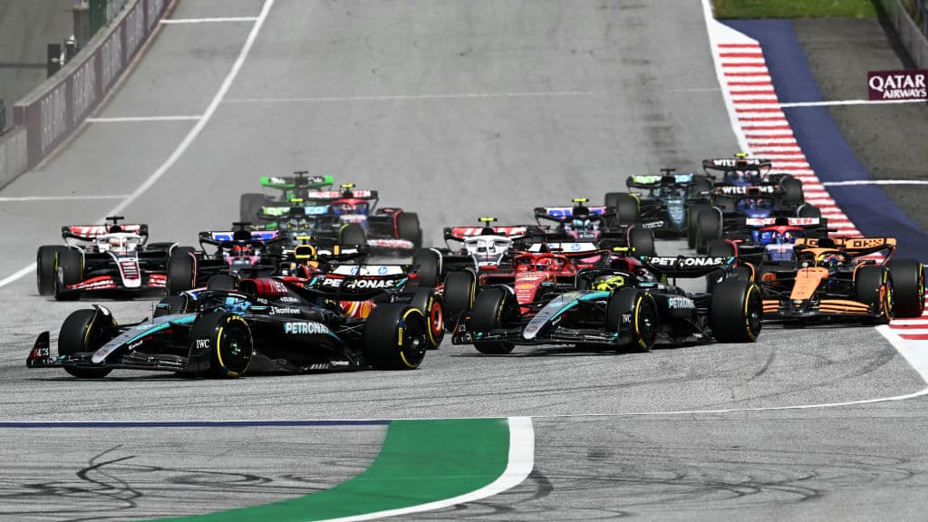 George Russell gana el GP de Austria, pinchazo deja fuera a Max Verstappen  
