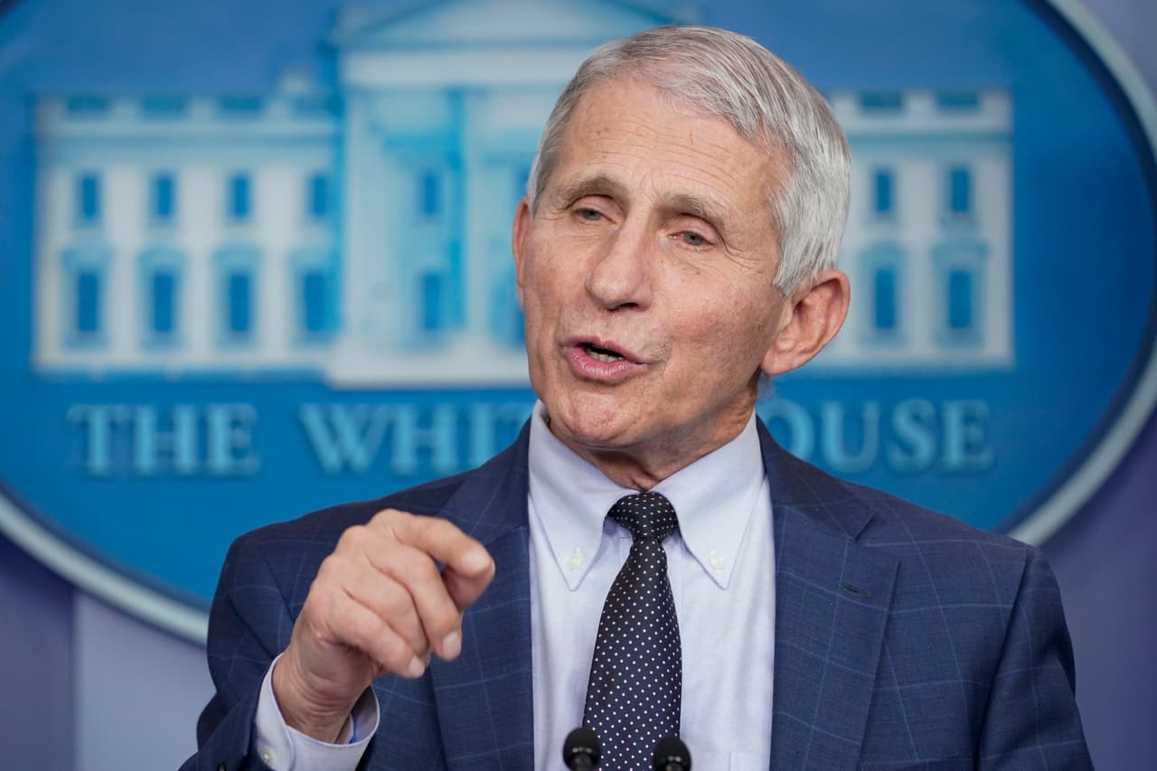 Imagen de archivo del doctor Anthony Fauci durante una conferencia de prensa en la Casa Blanca, el miércoles 1 de diciembre de 2021, en Washington.