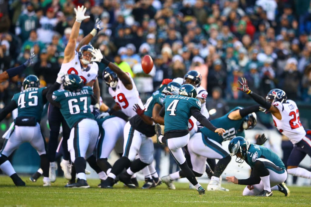Pero con el tiempo restante, Foles guió a los Eagles a territorio de gol de campo y desde 35 yardas Jake Eliott le azotó la puerta en la cara a los Texans que ahora caen al tercer sitio de la AFC.