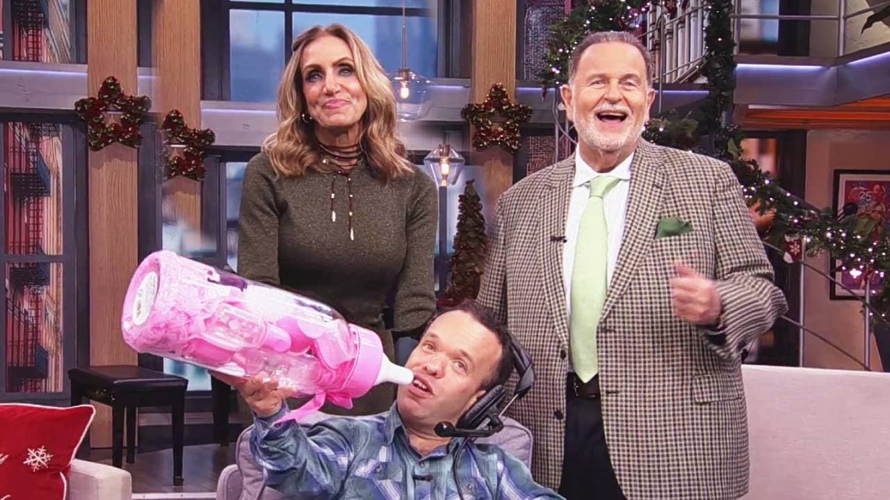 El Gordo y La Flaca sorprenden a Carlitos con los mejores obsequios para su bebé