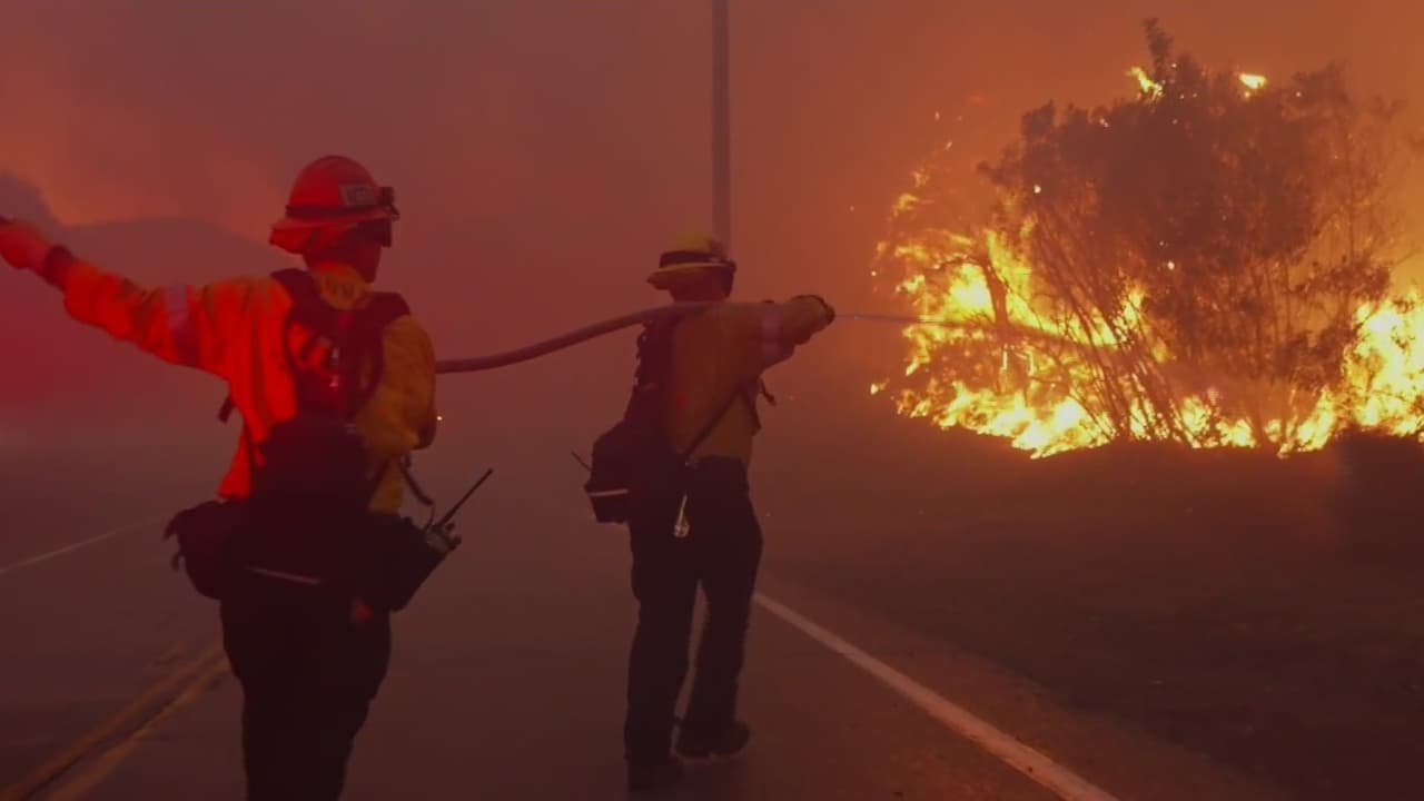 Incendio en Malibú supera los 200 acres y obliga a evacuar zonas del condado de Los Ángeles