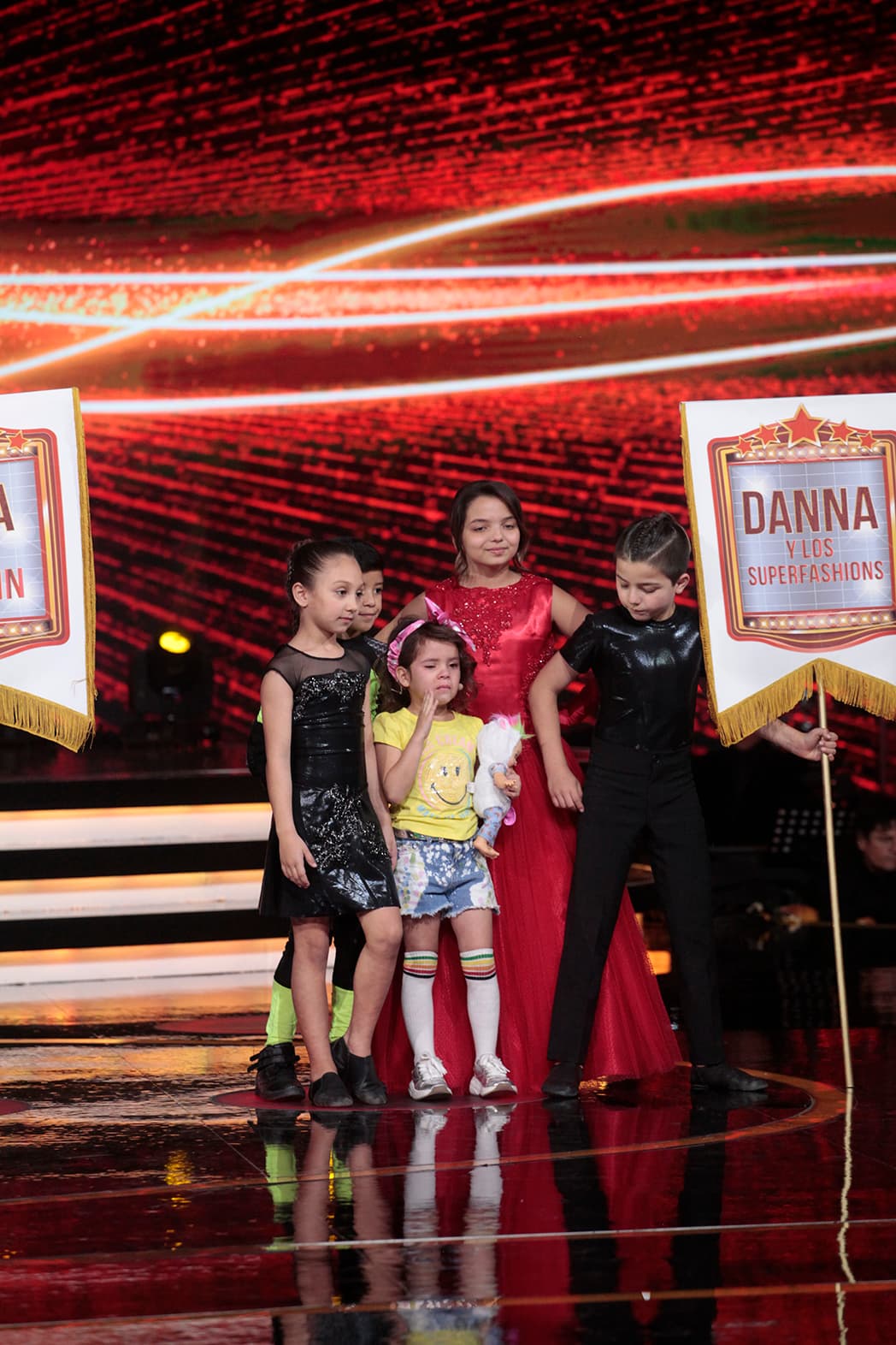 Danna, la capitana de 'los Súperfashion', estaba muy nerviosa por la posible eliminación. A pesar de que todavía nada estaba dicho y de que sus compañeros intentaban tranquilizarla, la niña se veía triste.