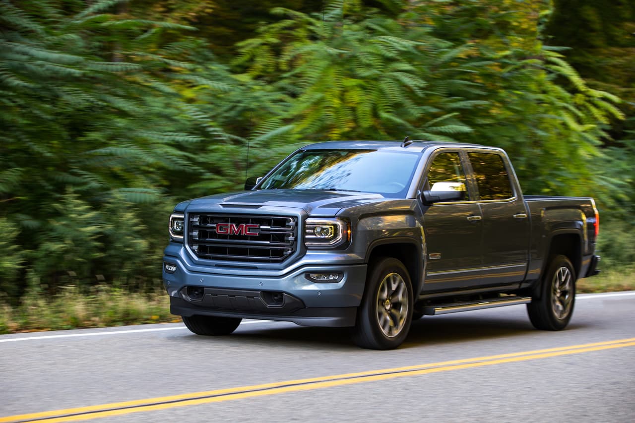 Modelo: 
<b>GMC Sierra Crew Cab </b>(el resto de la línea Sierra es construida en varias plantas en EEUU y Canadá)
<br>Planta en la que se construye: General Motors Silao
<br>Ventas totales en 2016: 221,680 unidades de todos los modelos de Silverado.
<br>Precio inicial: 44,690 dólares
<br>Precio inicial + impuesto fronterizo del 20%: 
<b>53,628 dólares</b>