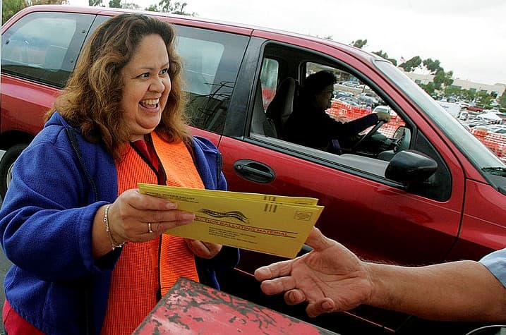 La polémica desatada por la recolección de boletas electorales en California