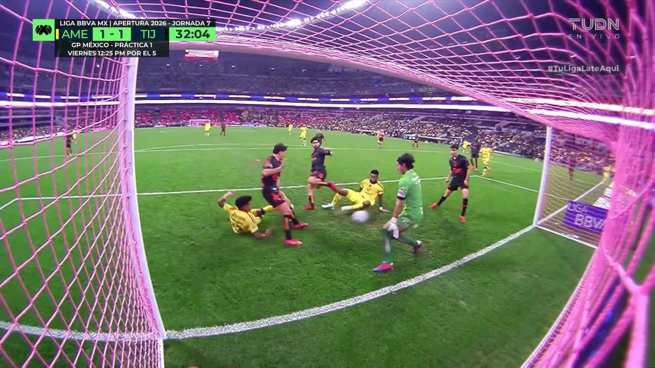 ¡Doble atajada enferma de Toño Rodríguez! El héroe de Xolos para mantener el 1-1