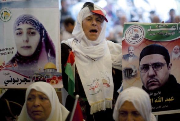 En tanto, las protestas se desataron en Palestina.