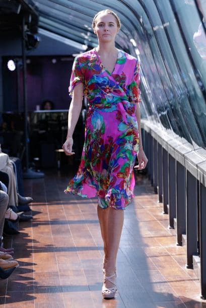 Usar la talla adecuada para tus pies. Si es posible, da unos pasos con los zapatos antes de decirte a llevarlos puestos.