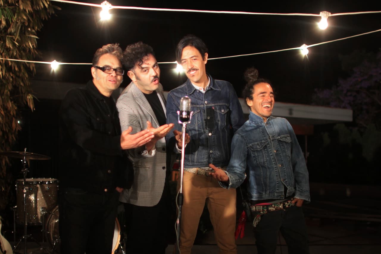 La aclamada agrupación emitió un comunicado ese día en el que confirmó que el camión que transportaba su equipo de trabajo había sido asaltado durante su trayecto a Cancún. En el robo, dos de sus compañeros "fueron golpeados y secuestrados por un tiempo".