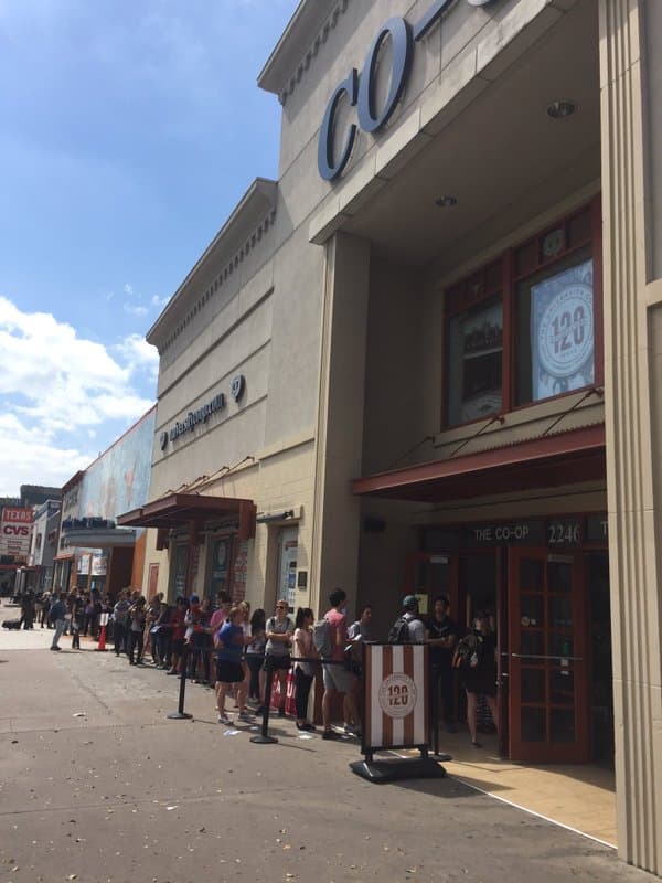 Usuarios de redes sociales captaron las largas filas para votar que se hicieron visibles desde muy temprano en este Supermartes.