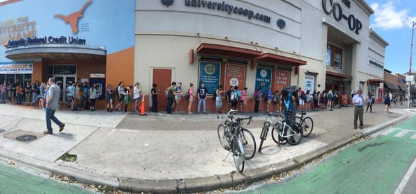 Usuarios de redes sociales captaron las largas filas para votar que se hicieron visibles desde muy temprano en este Supermartes.