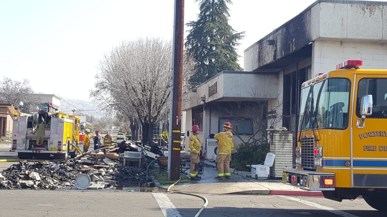Este miércoles y a plena luz del día, vecinos, bomberos, atuoridades, familiares y amigos de los rescatistas fallecidos, pudieron comprobar la magnitud de la tragedia.