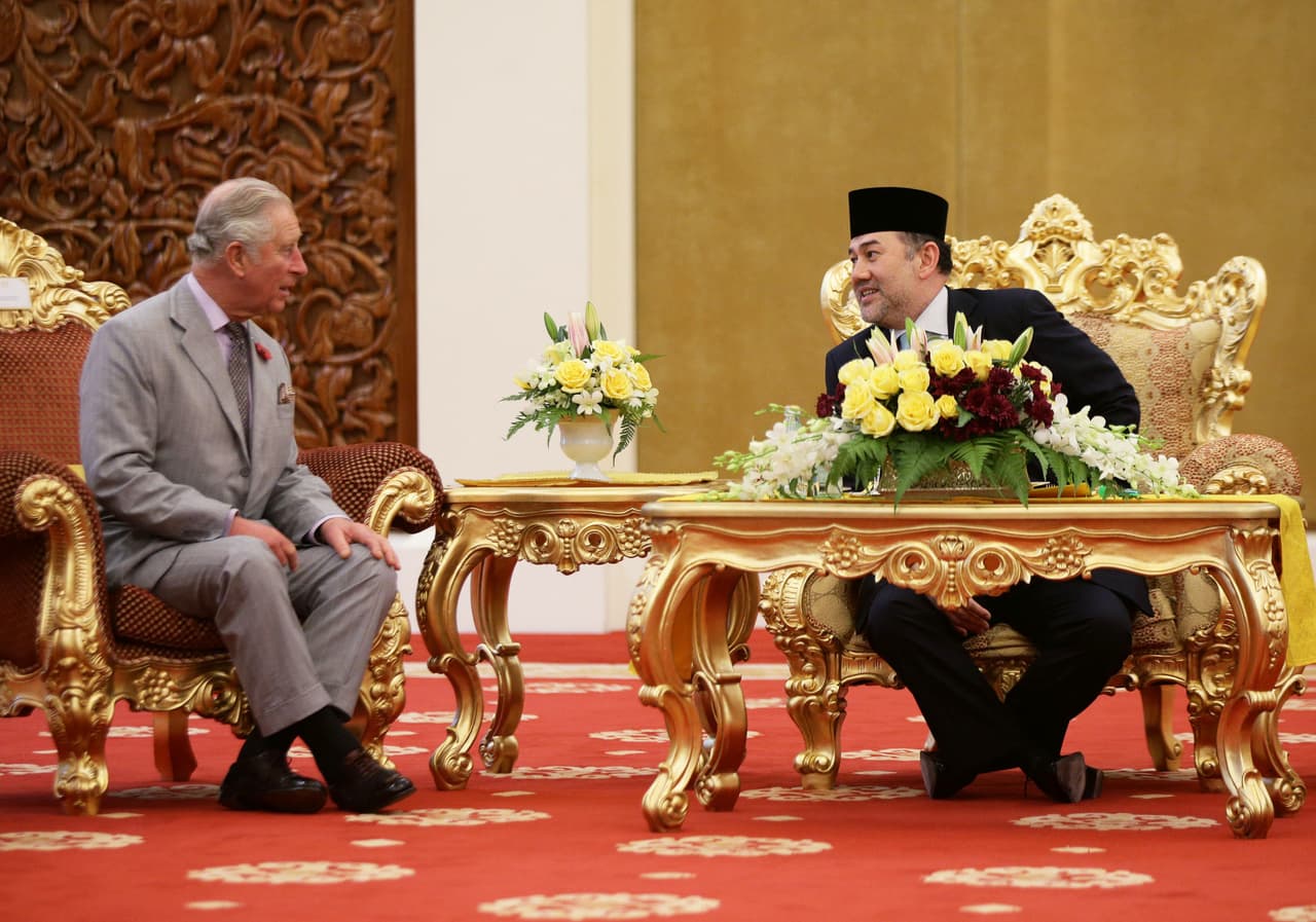 Sin embargo, el pasado 17 de julio trascendió en diferentes medios de Malasia, como 
<a href="https://www.nst.com.my/news/nation/2019/07/504945/kelantan-sultan-divorces-russian-wife" target="_blank">New Straits Times</a> y 
<a href="https://www.hangat.com/2019/63641/sijil-perceraian-rihana-oksana-dicerai-talak-tiga/" target="_blank">Hangat,</a> que la historia de amor entre la rusa y el también sultán terminó.
<br>