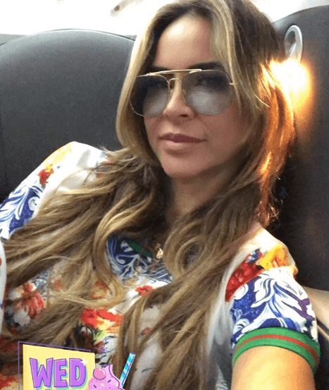 "Yo no he tenido un problema con nadie en esta carrera. En los 25 años de carrera que tengo, con la única persona que tuve un sí un no, fue con la señora Laura Zapata que me hizo la vida imposible en 'Celia, el musical' [...]", aseguró la también conductora.