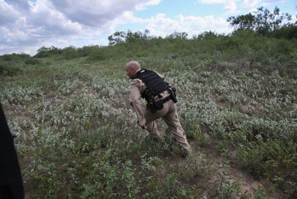 Buscan a niño inmigrante de 3 años que fue arrastrado por la corriente del Río Grande 
