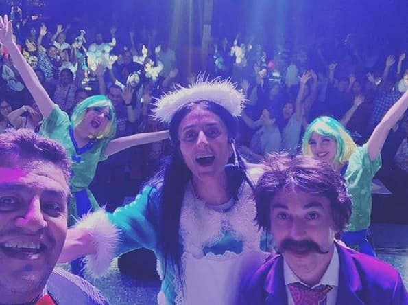 Bárbara Torres, recordada por su 
<b><a href="https://www.univision.com/galavision/excelsa-de-la-familia-p-luche-luce-irreconocible-fotos#ff243e8f0001" target="_blank">papel de Excelsa</a></b> en la serie de comedia 
<b><a href="https://www.univision.com/temas/la-familia-p-luche" target="_blank">La Familia P. Luche</a></b>, fue detenida por la policía por traer "hierba" en su equipaje.