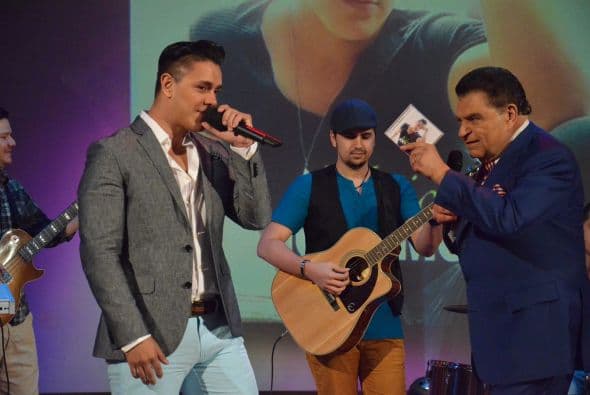 Está muy feliz de presentarse en este programa y demostrarnos todo su carisma y la frescura de su música.