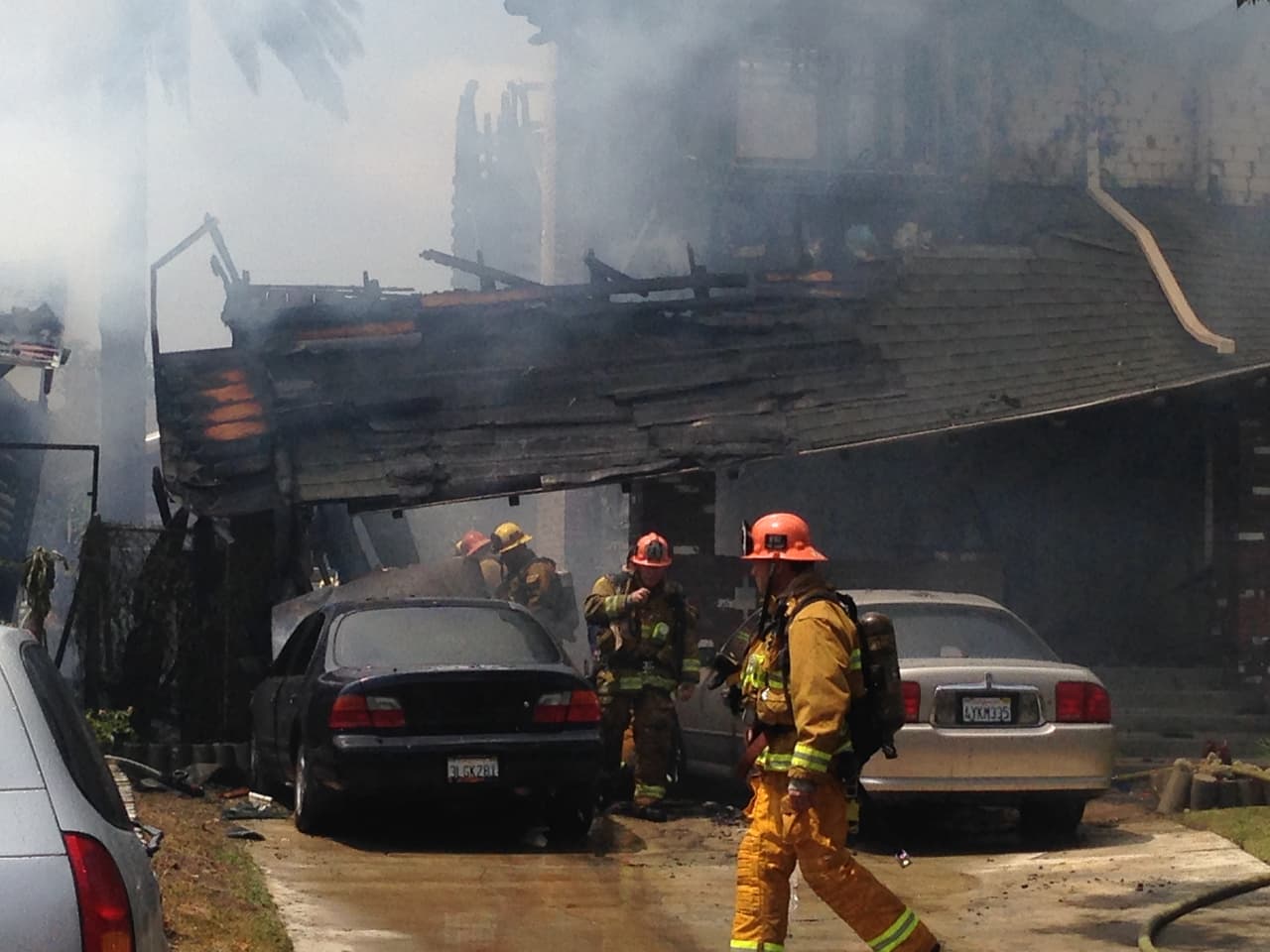 Varios vehículos sufrieron daños.