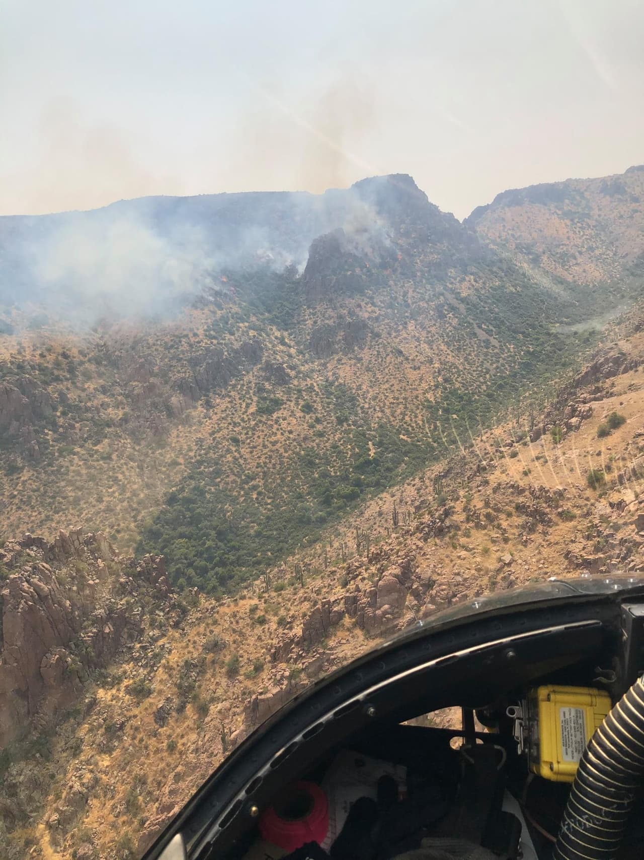 El Departamento de Calidad Ambiental de Arizona (ADEQ por sus siglas en inglés)
<a href="https://www.univision.com/local/arizona-ktvw/emiten-alerta-por-mala-calidad-del-aire-en-maricopa-y-sigue-el-calor-intenso-en-arizona">ha emitido un Aviso de Alta Contaminación por Ozono</a> para el condado Maricopa, para este miércoles. La alerta se emite tras los incendios que siguen propagándose en la región.
<br>