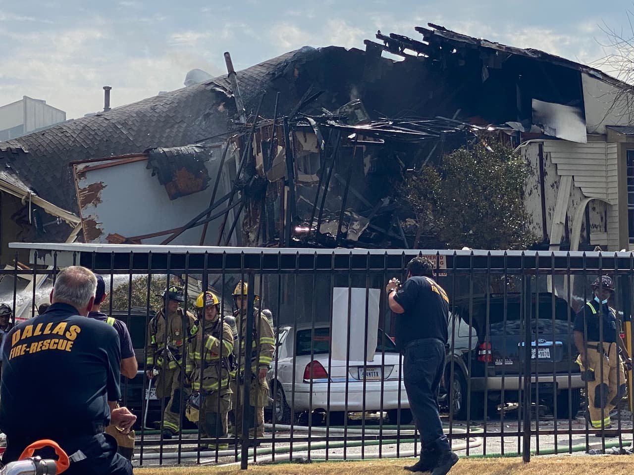 Las personas afectadas fueron llevadas a un hospital local para ser tratados por sus lesiones y cuatro bomberos se encuentran en condición grave. El resto de los heridos se encuentran en condición estable.
<br>