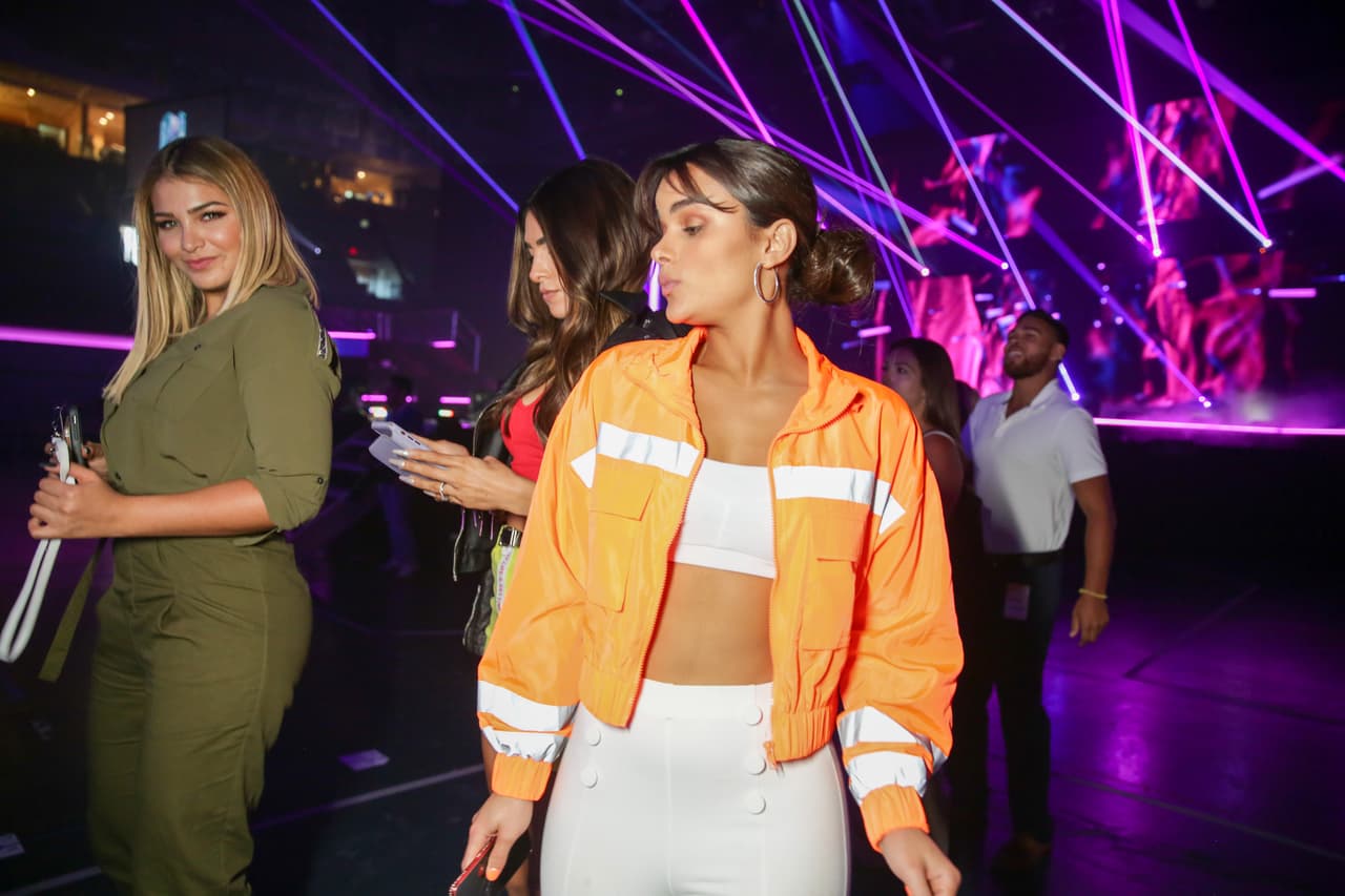 Clarissa también tuvo su propia sesión de fotos. Sus compañeras la dejaron como protagonista, pues ellas se debían reincorporar a los ensayos.