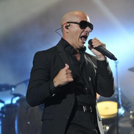 Nunca para y siempre le pone un toque especial a sus giras y esta vez no es la excepción.