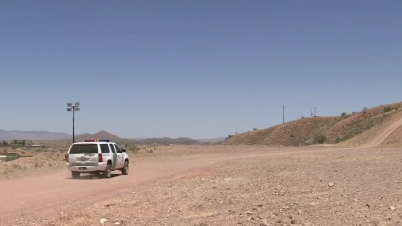 El 'muro inteligente' de Trump despierta preocupaciones de privacidad: Cámaras de IA vigilan comunidades en la frontera