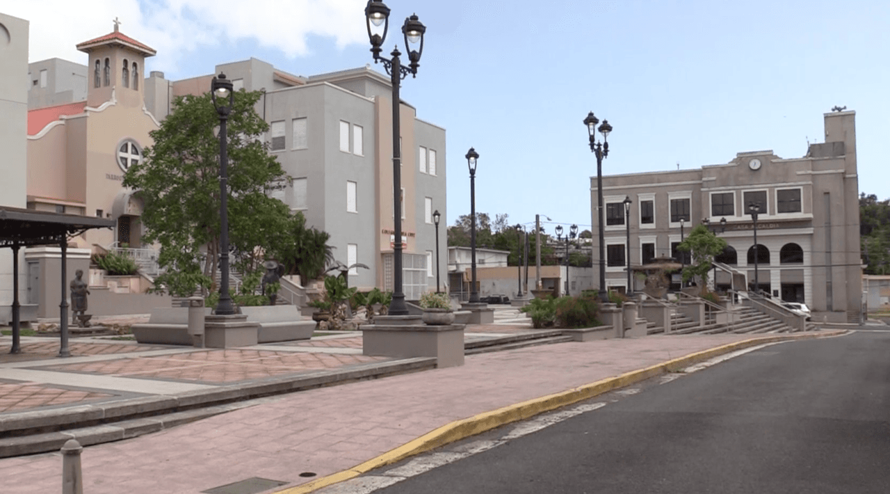 El municipio informó que tiene tres camiones para repartir agua a personas que no puedan llegar hasta los 
<a href="https://www.univision.com/local/puerto-rico-wlii/estos-son-los-oasis-que-estaran-disponibles-durante-el-racionamiento-para-los-clientes-del-embalse-carraizo">oasis de la AAA</a>.