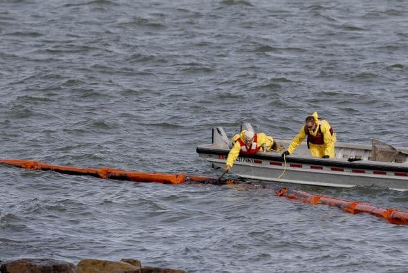 Continúan las labores de limpieza tras derrame de petróleo