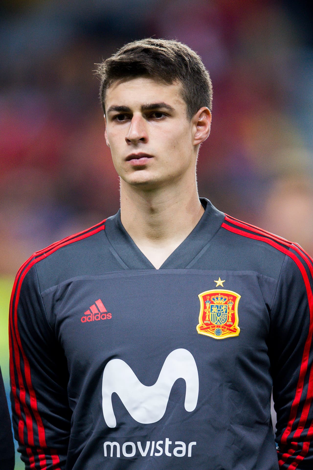 Su buen paso por las selecciones juveniles le abrieron la puerta de la mayores. Fue campeón europeo Sub-19 y subcampeón Sub-21.