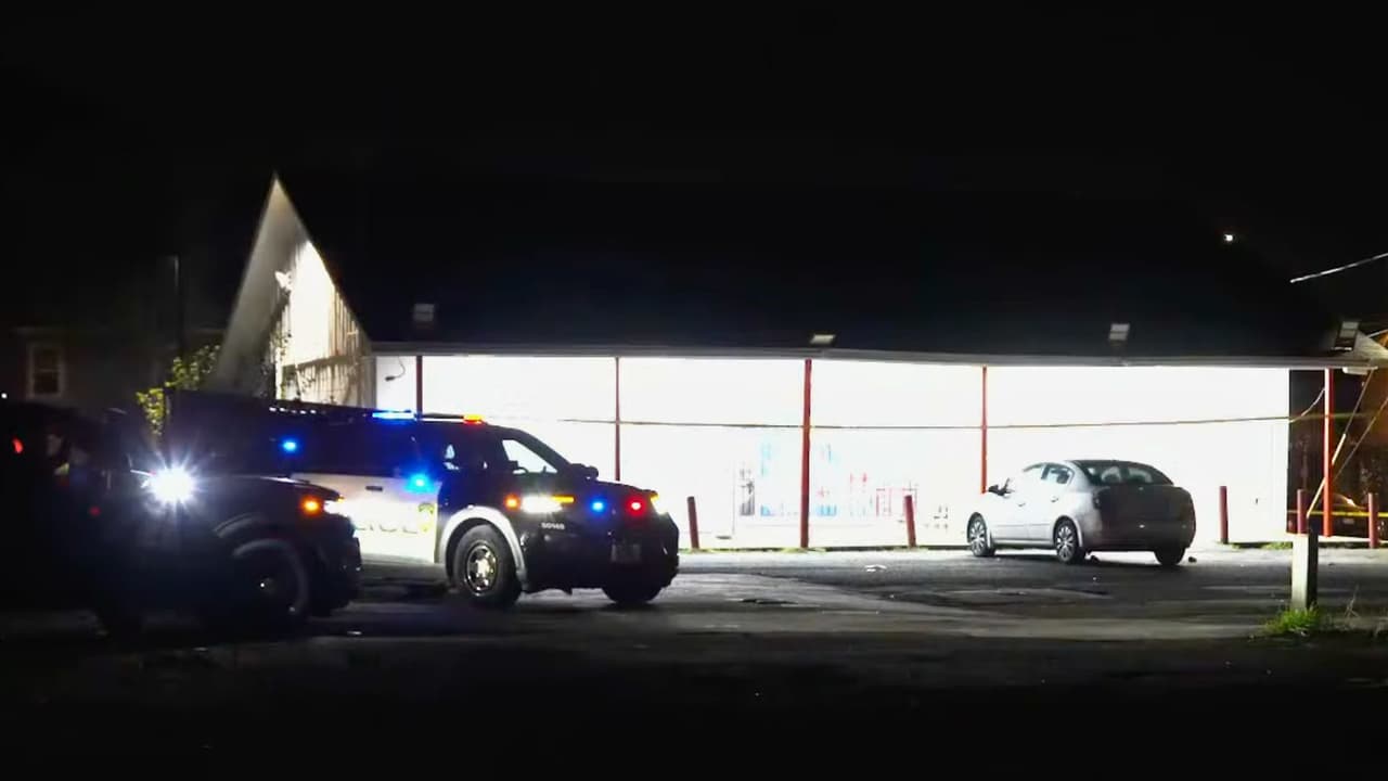 Empleado de tienda recibe múltiples disparos y asaltantes se llevan $1500