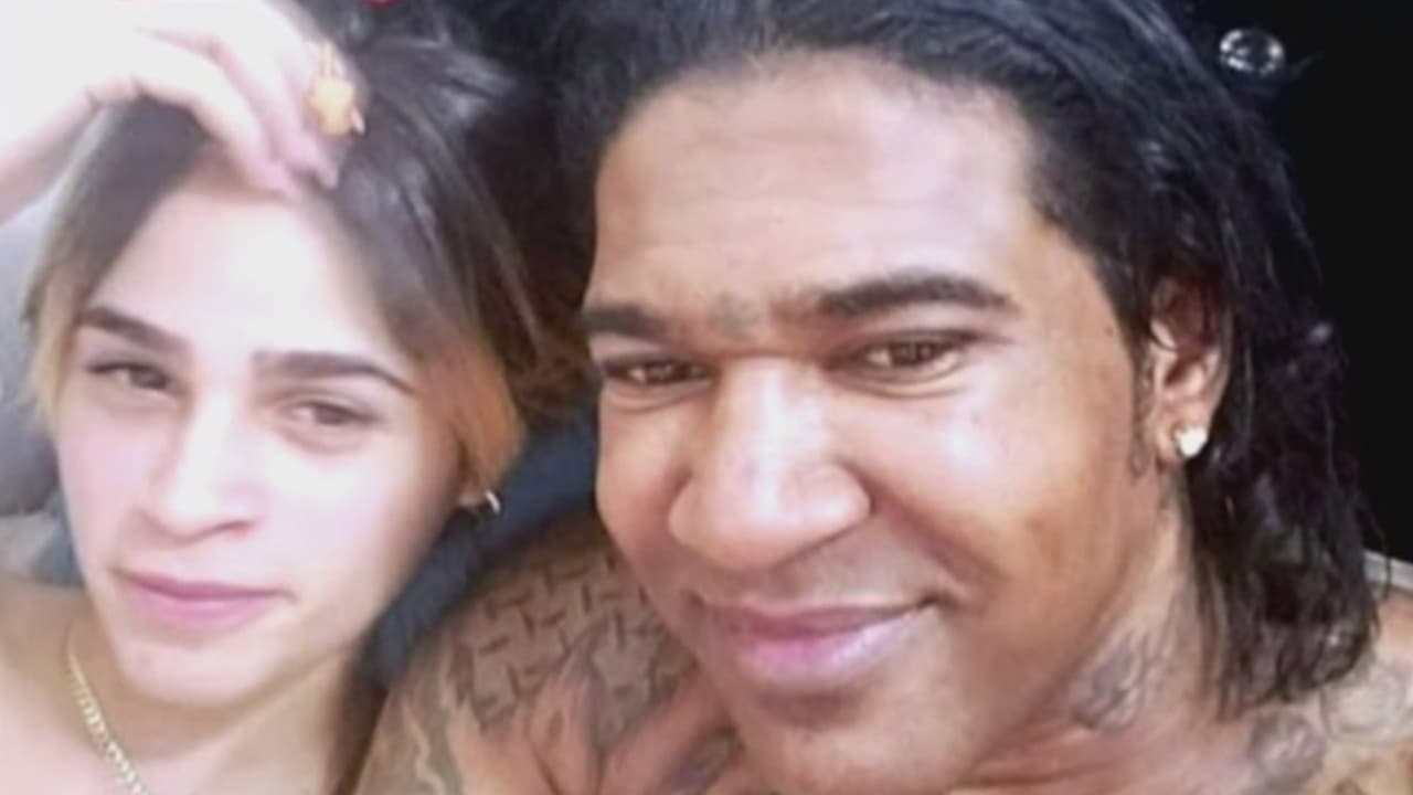 La foto del merenguero Omega y su novia en la que aparentemente están desnudos, pero desde la cárcel