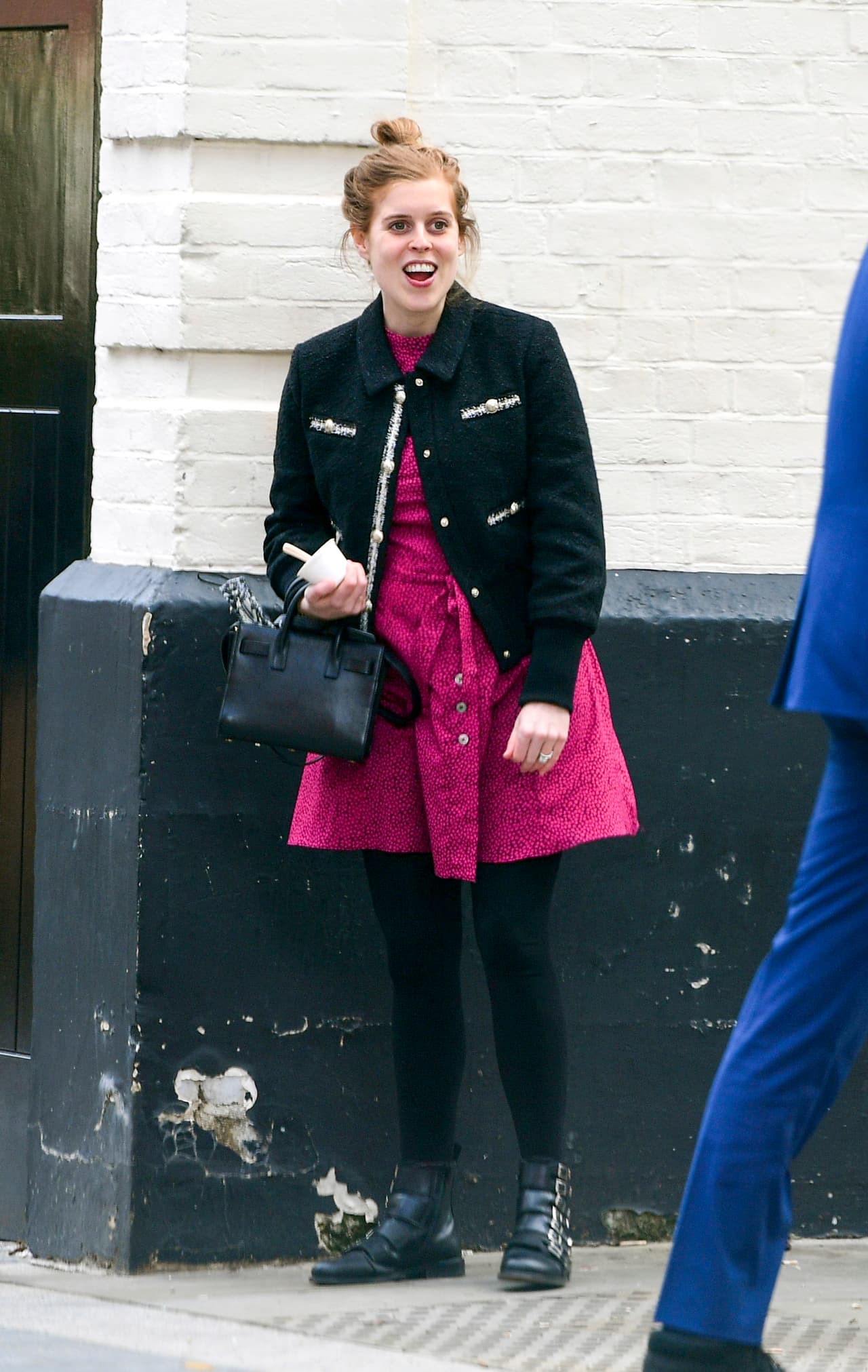 La princesa Beatrice y 'Edo', como se le conoce en el Reino Unido, aparecieron muy sonrientes. 
<br>