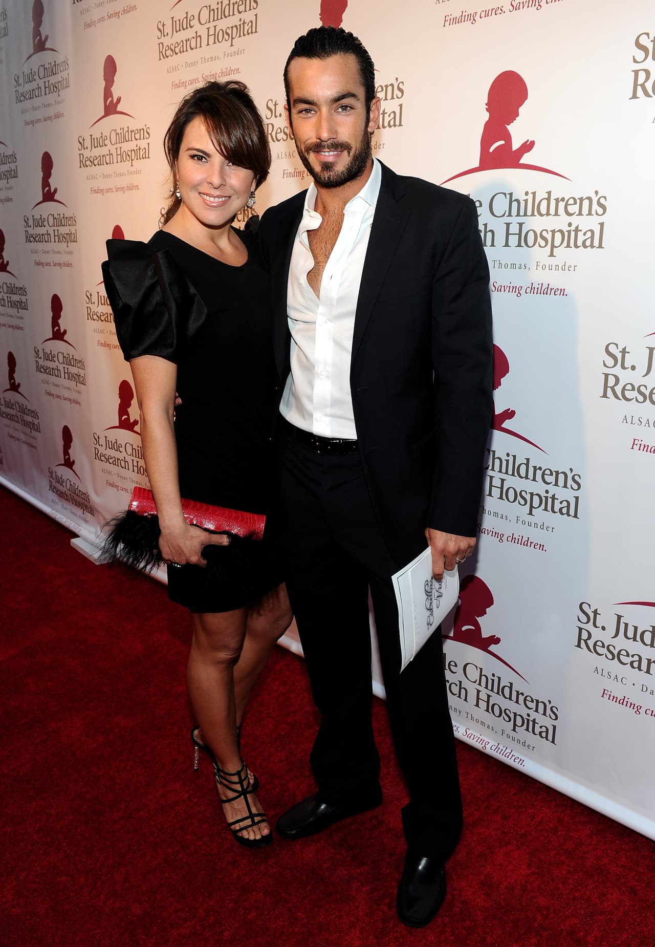 La postura del artista resalta si se toma en cuenta que su exesposa ha dicho públicamente que nunca quiso casarse con él. 
<br>