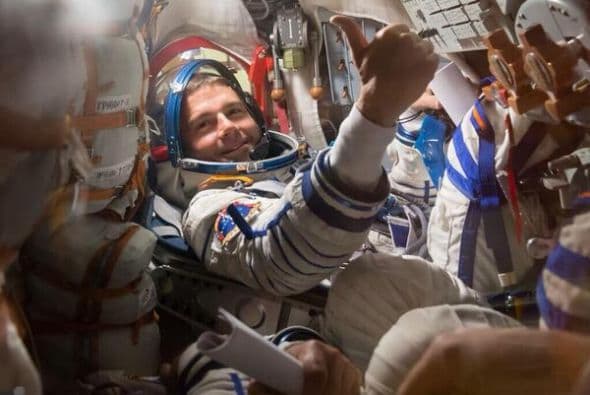 Pulgares arriba para @ JeriLRyan, desgraciadamente mi nave espacial es más pequeña que la suya. Fotos: @astro_reid