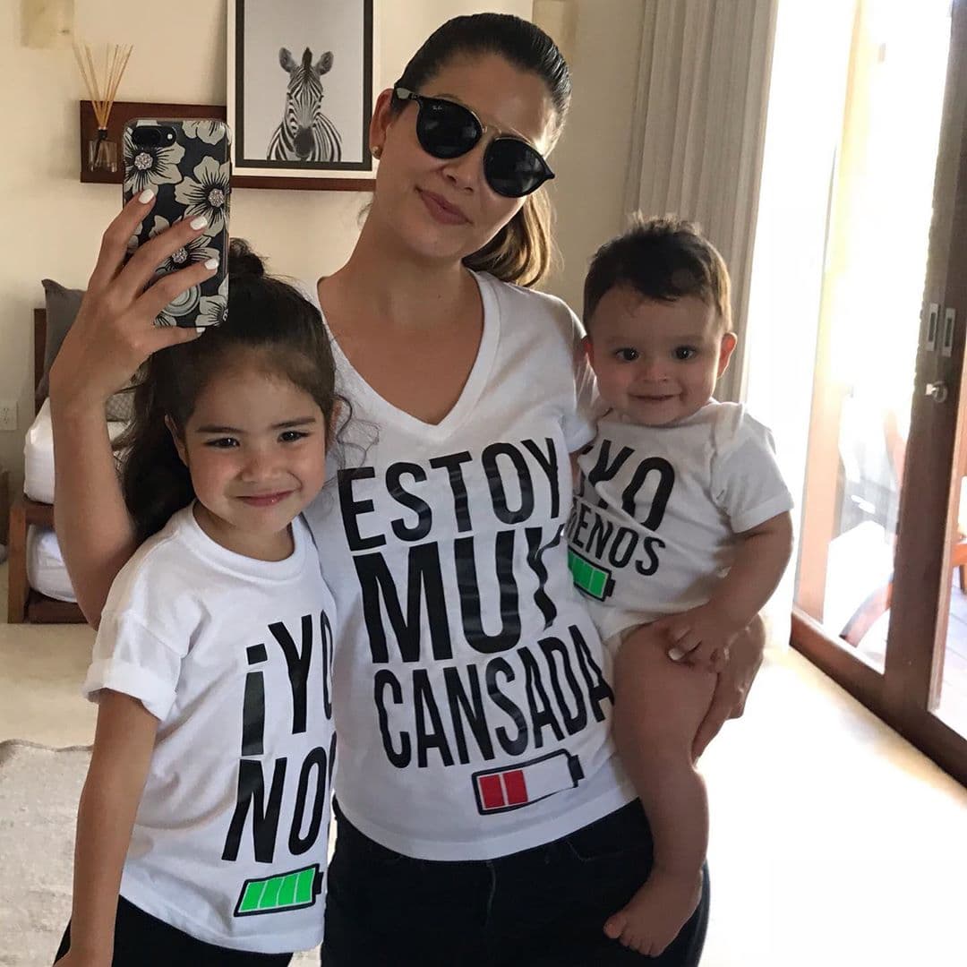 Giulietta y Gael también son sus modelos, aquí los vemos posando junto a su mami divertidos coordinados familiares.
<br>