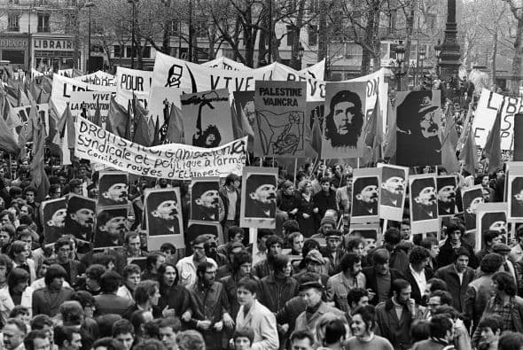 El comic, aunque de manera muy escueta, también narra algunos episodios en los que figura Fidel Castro.